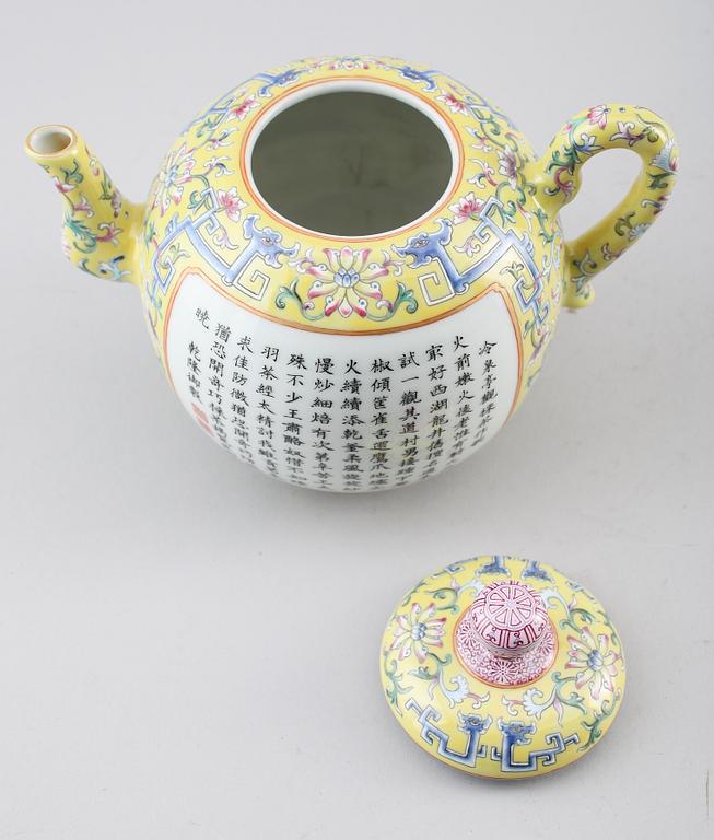 TEKANNA, porslin, Kina, sannolikt 1900-tal.