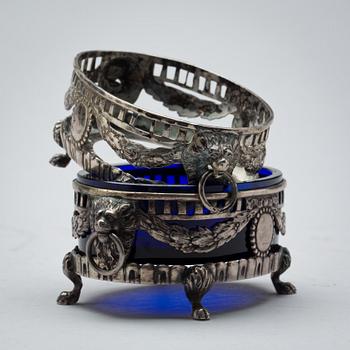 SALTKAR, ett par, silver. Göteborg, 18/1900-tal. Vikt ca 143 g.