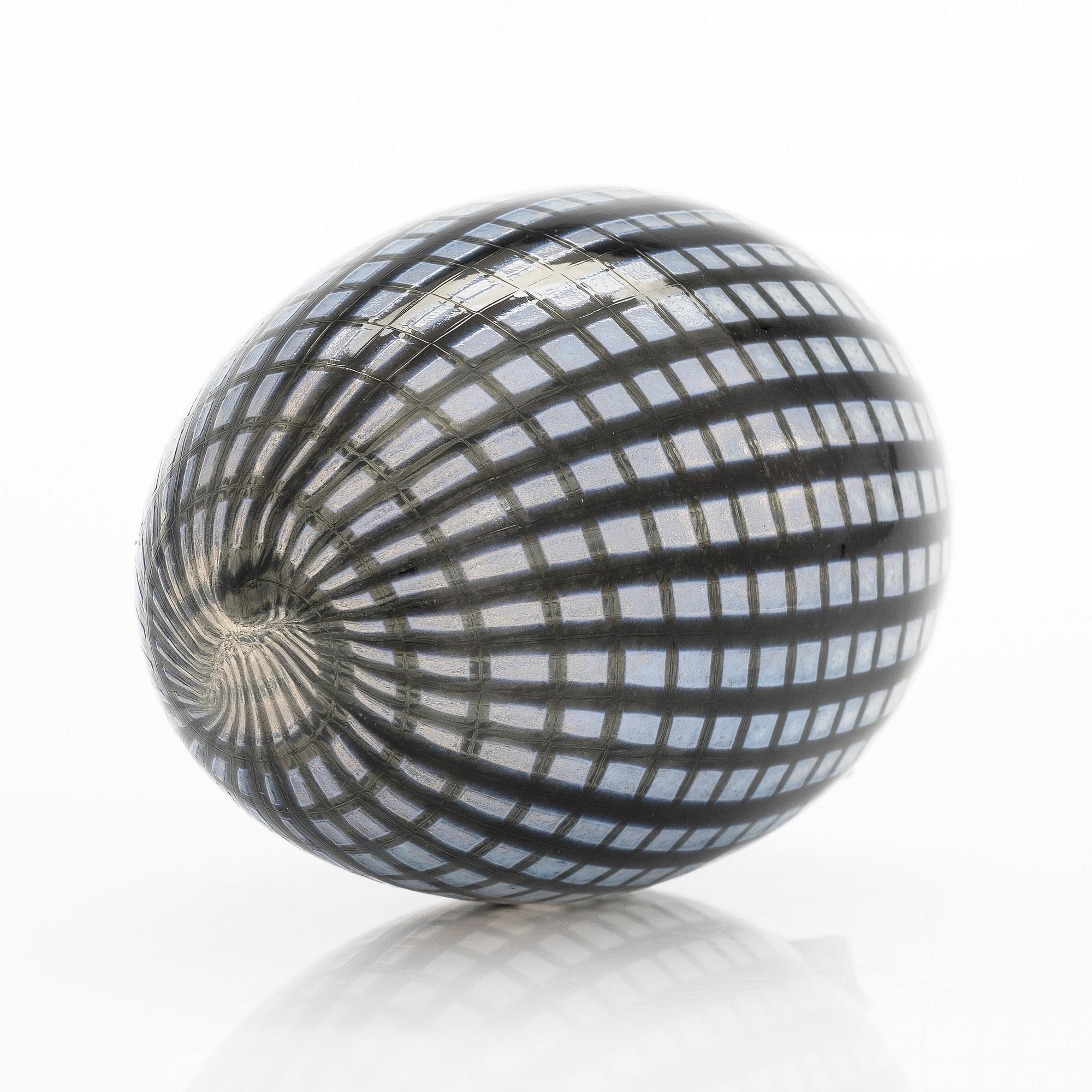 Oiva Toikka, An annual egg, 'Mirella's egg',  signed O. Toikka Nuutajärvi 2012, 65/750.