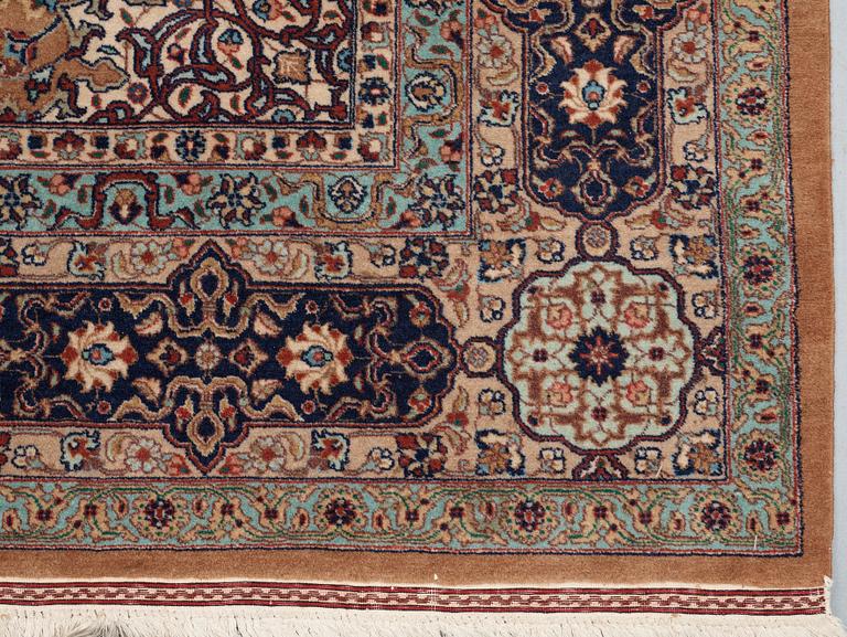 OLD TABRIZ probably. 270,5 x 180 cm, as well as around 2 cm of flat weave at each end.