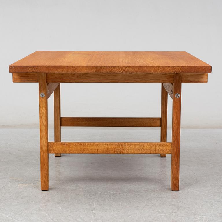 HANS J WEGNER, a table by PP möbler Denmark, from the latter half of the 20th century.
