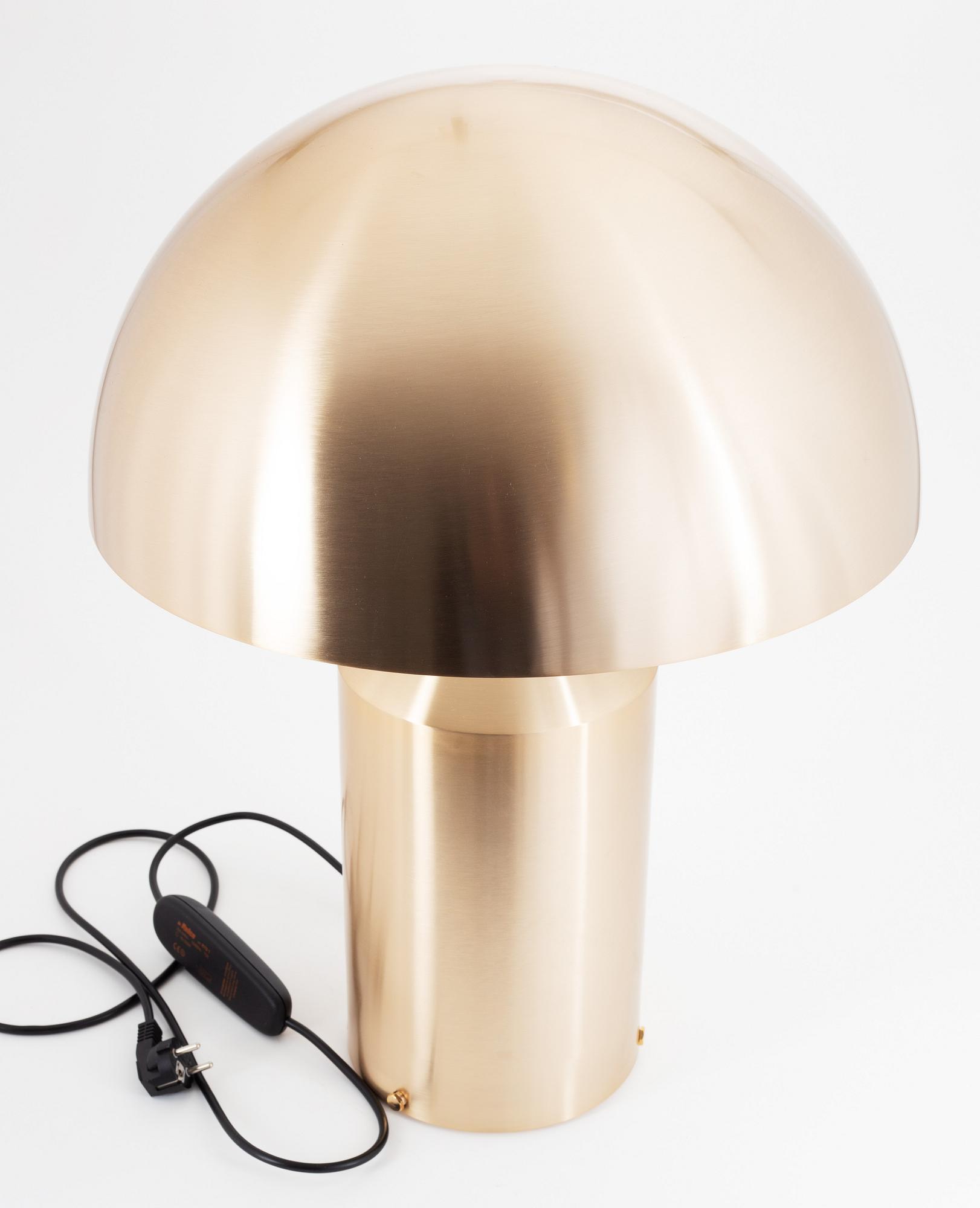 Vico Magistretti, bordslampa, "Atollo - gold", Oluce, formgiven före 1977.