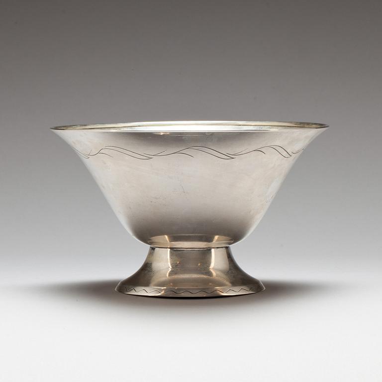SKÅL på FOT, silver, KG MGAB, Uppsala, 1928. Vikt ca 260 g.