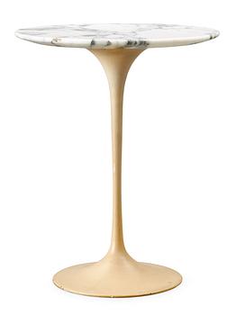 14. An Eero Saarinen 'Tulip' marble top table, Knoll International, USA.