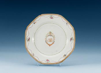 1637. A set of six famille rose dinner plates, Qing dynasty, Jiaqing (1796-1820).