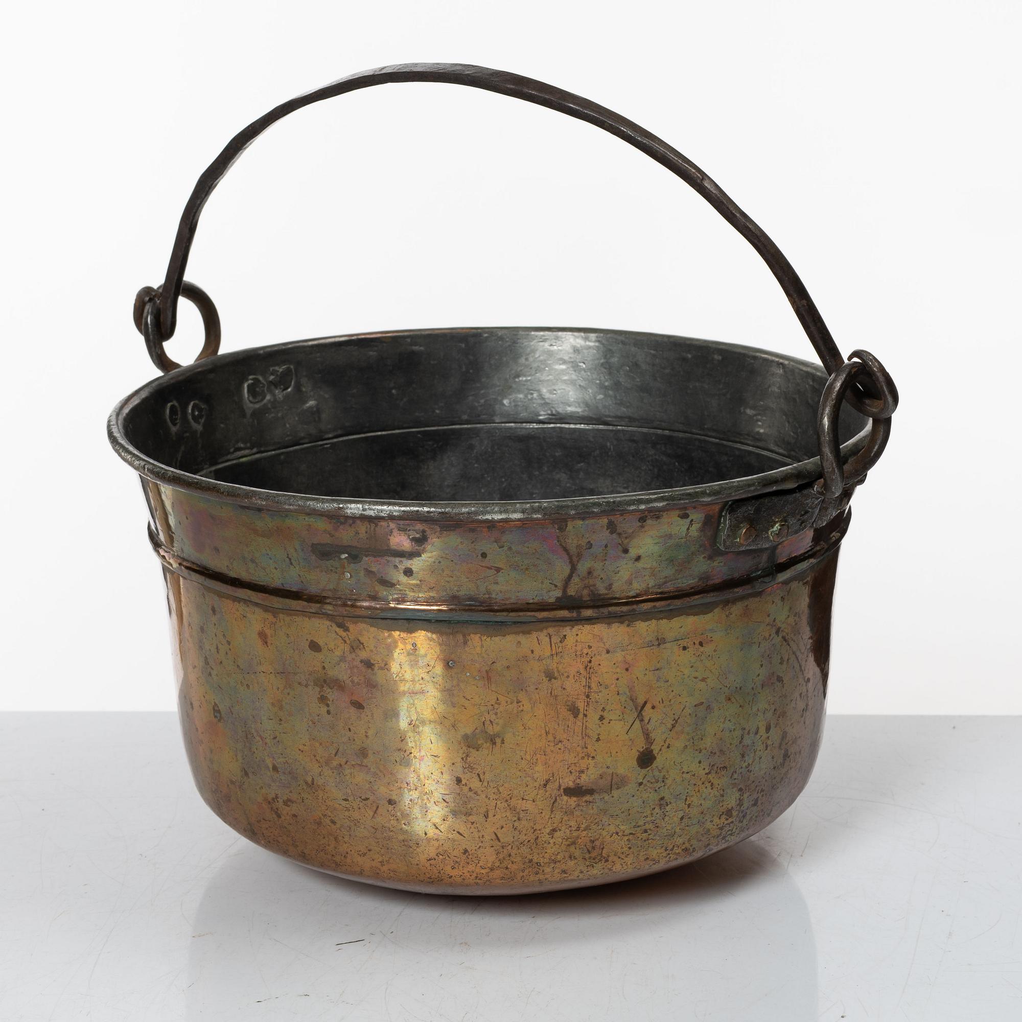 A set of three Swedish copper cauldrons, 18th / early 19th century.