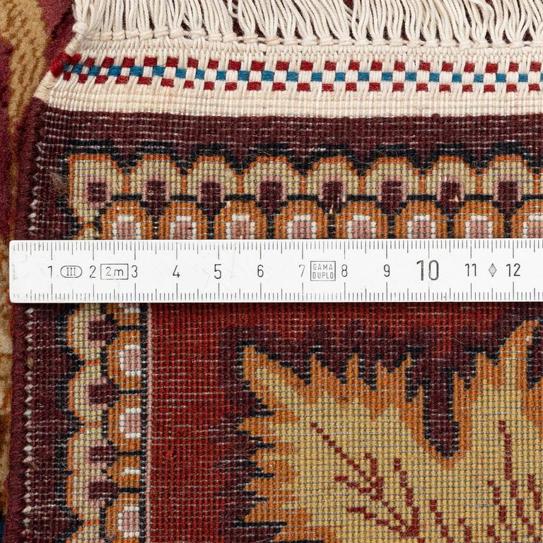 Rug, Tabriz, figural, signed, approx. 285 x 196 cm.