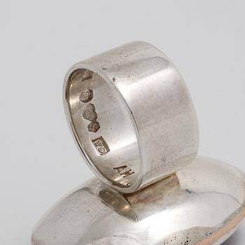 ANDERS HÖGBERG, Göteborg, 1973, a sodalite ring.