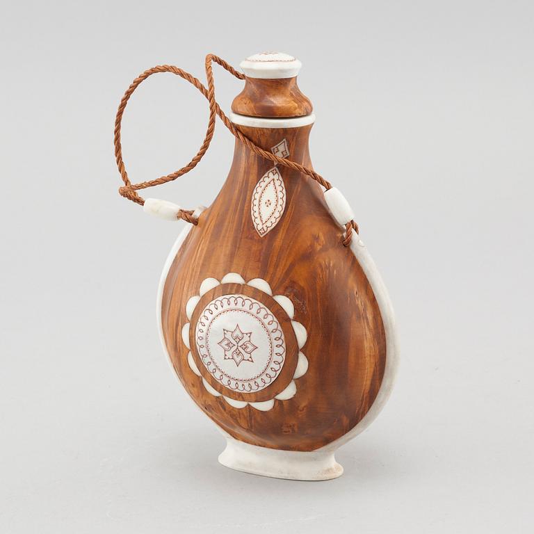 A flask by Anders Sunna, signed.