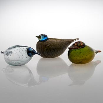 OIVA TOIKKA, three glass birds, signed. Nuutajärvi, Finland.