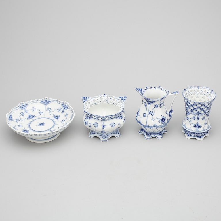 SERVISDELAR, 4 delar, porslin, "Musselmalet" Royal Copenhagen.