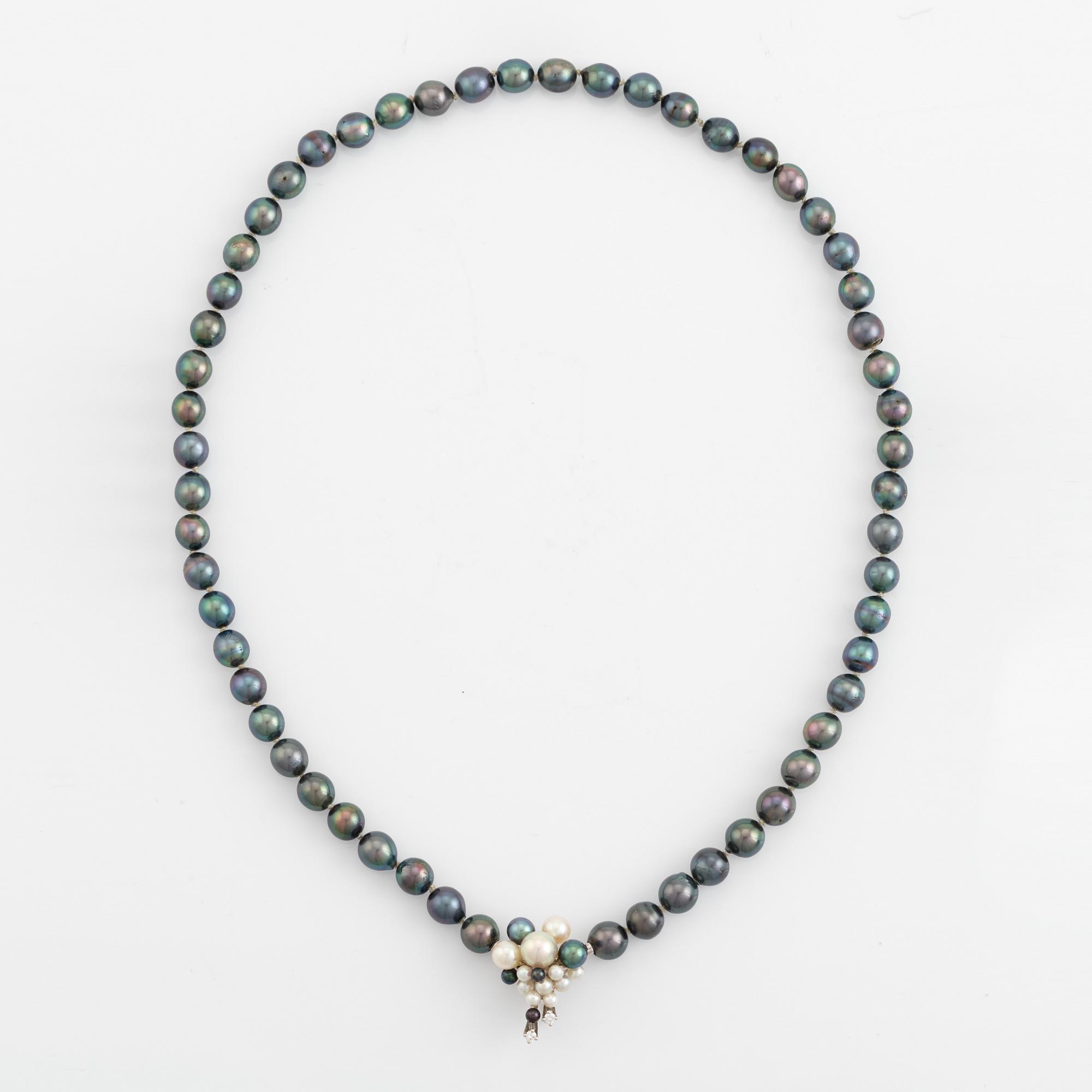 Pearl necklace, clasp 18K white gold with pearl and brilliant cut diamonds.