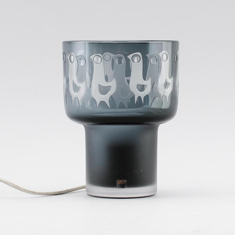 BORDSLAMPA, glas, Ove Sandeberg, Kosta, signerad, 1900-talets andra hälft.