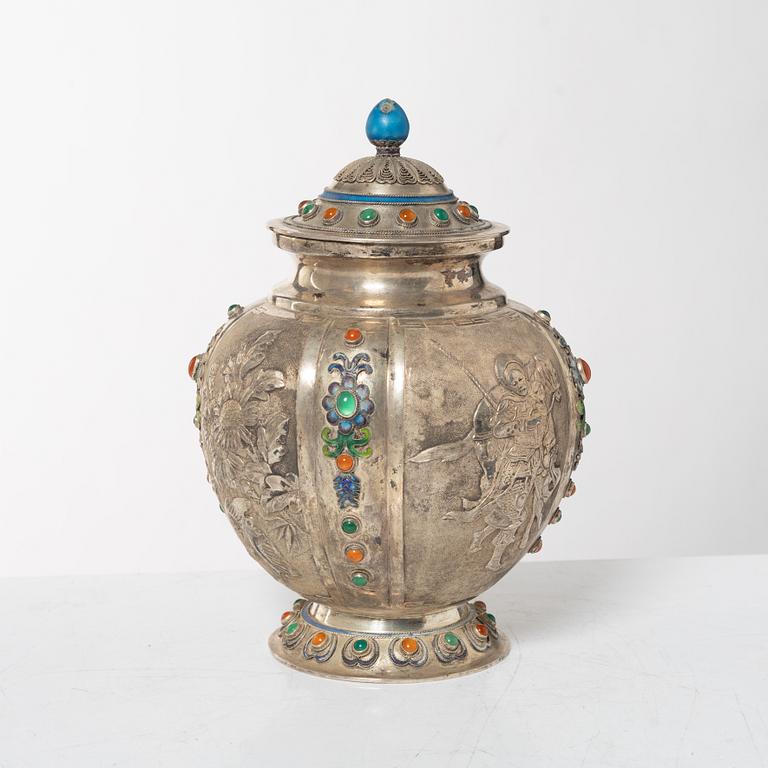 Urna med lock, silver, Kina, 1900-tal.