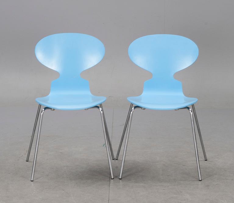 STOLAR, ett par, "Myran", Arne Jacobsen, Fritz Hansen, Danmark, tillverkade 1997.