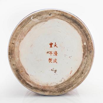 Paraplyställ, porslin, Japan, 1900-talets första hälft.
