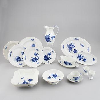 SERVIS,  Royal Copenhagen, Blå Blomst, ca 80 delar, Danmark.