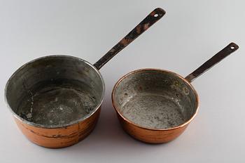 KASTRULLER, 2 st, koppar, 1800-tal.