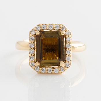 Ring, cocktailring med turmalin och briljantslipade diamanter.