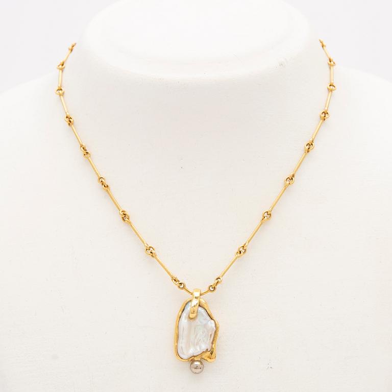 Magnus G:son Liedholm, Collier, 18k med pärlemor.
