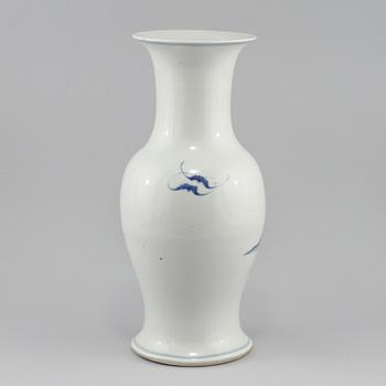 VAS, porslin, Kina, sen Qing, 1800/1900-tal.