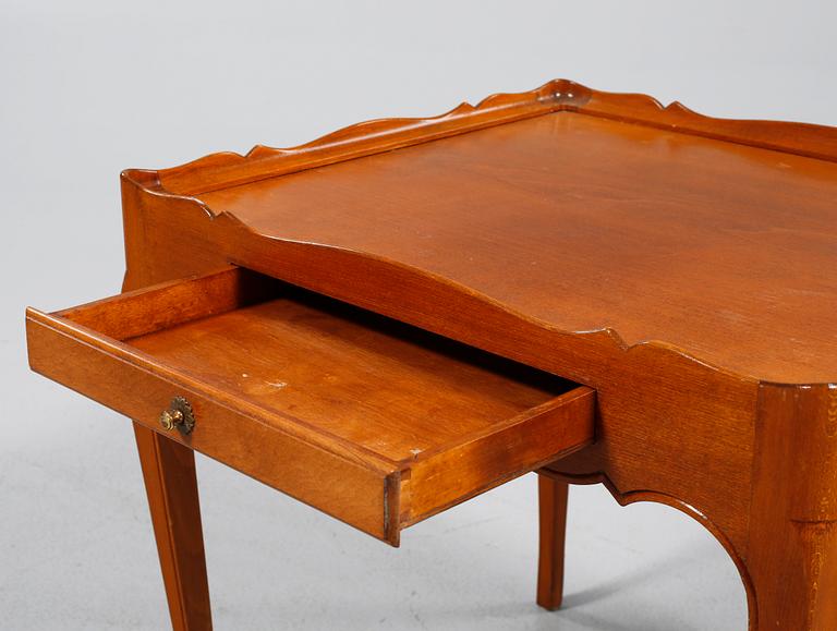 SIDOBORD, mahogny, 1900-talets andra hälft.