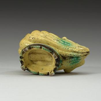 PENSELBAD, bisquit. Qingdynastin 1800-tal.