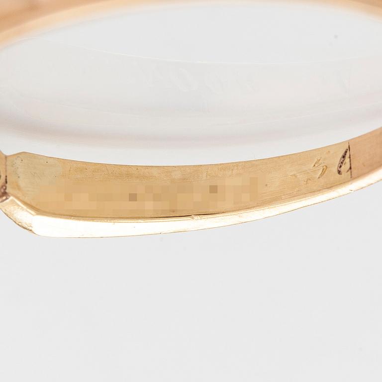 Ring in 18K gold with a brilliant-cut diamond.
