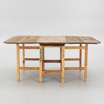 Gate leg table, 19th century.