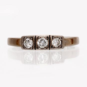 An 18K white and red gold ring with round brilliant cut diamonds.