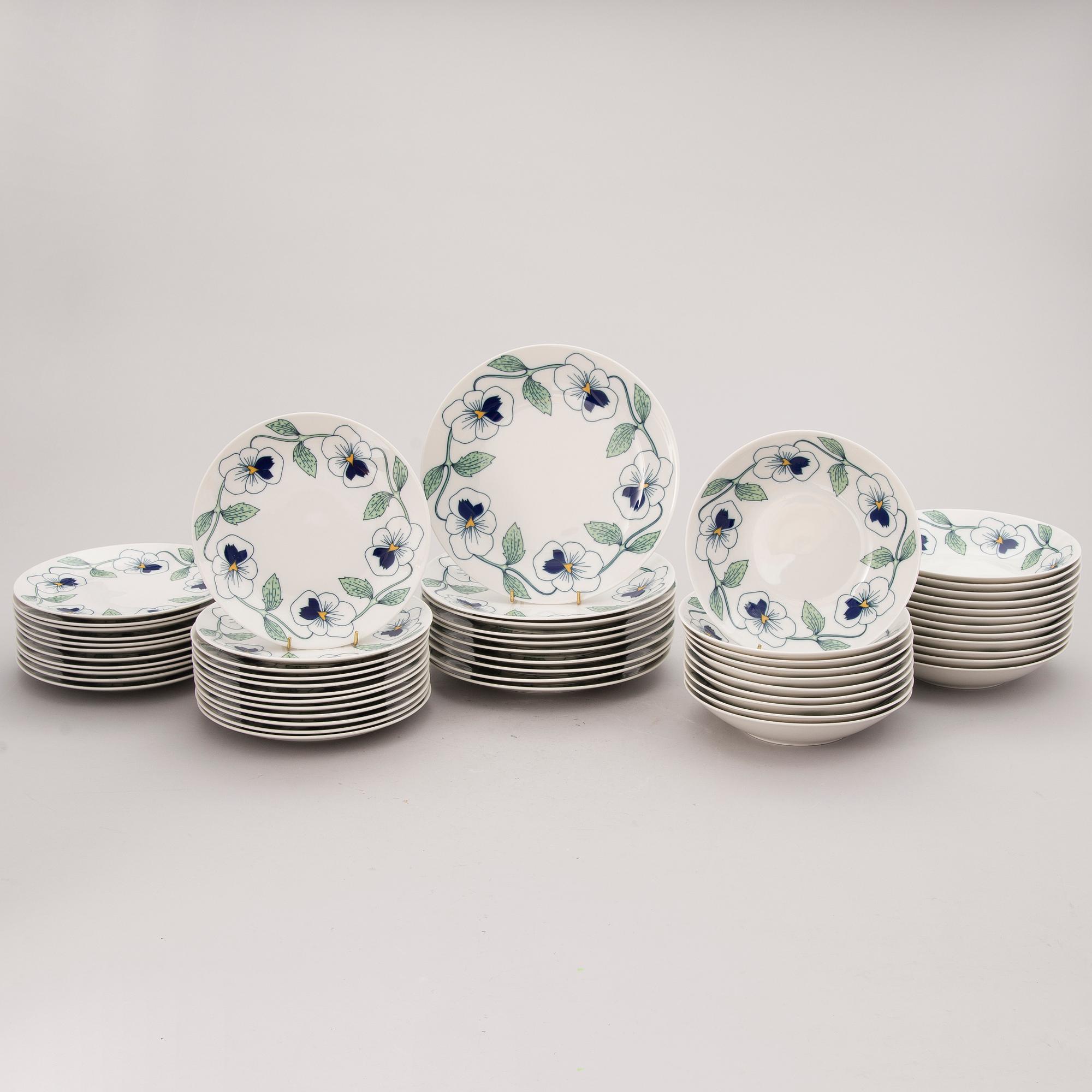 SYLVIA LEUCHOVIUS, 84 osaa, posliinia, "Sylvia", Juhla-astiasto, Rörstrand, 1900-luvun loppupuoli.