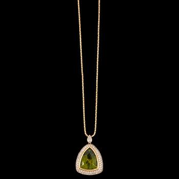 HÄNGE, fasettslipad peridot, 7.84 ct, med briljantslipade diamanter 2.09 ct.