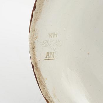 An earthenware urn from Rörstrand, around the year 1900.