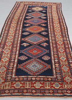 MATTO, an antique/semi-antique Caucasian, probably a Kuba, ca 362,5 x 134-140 cm.