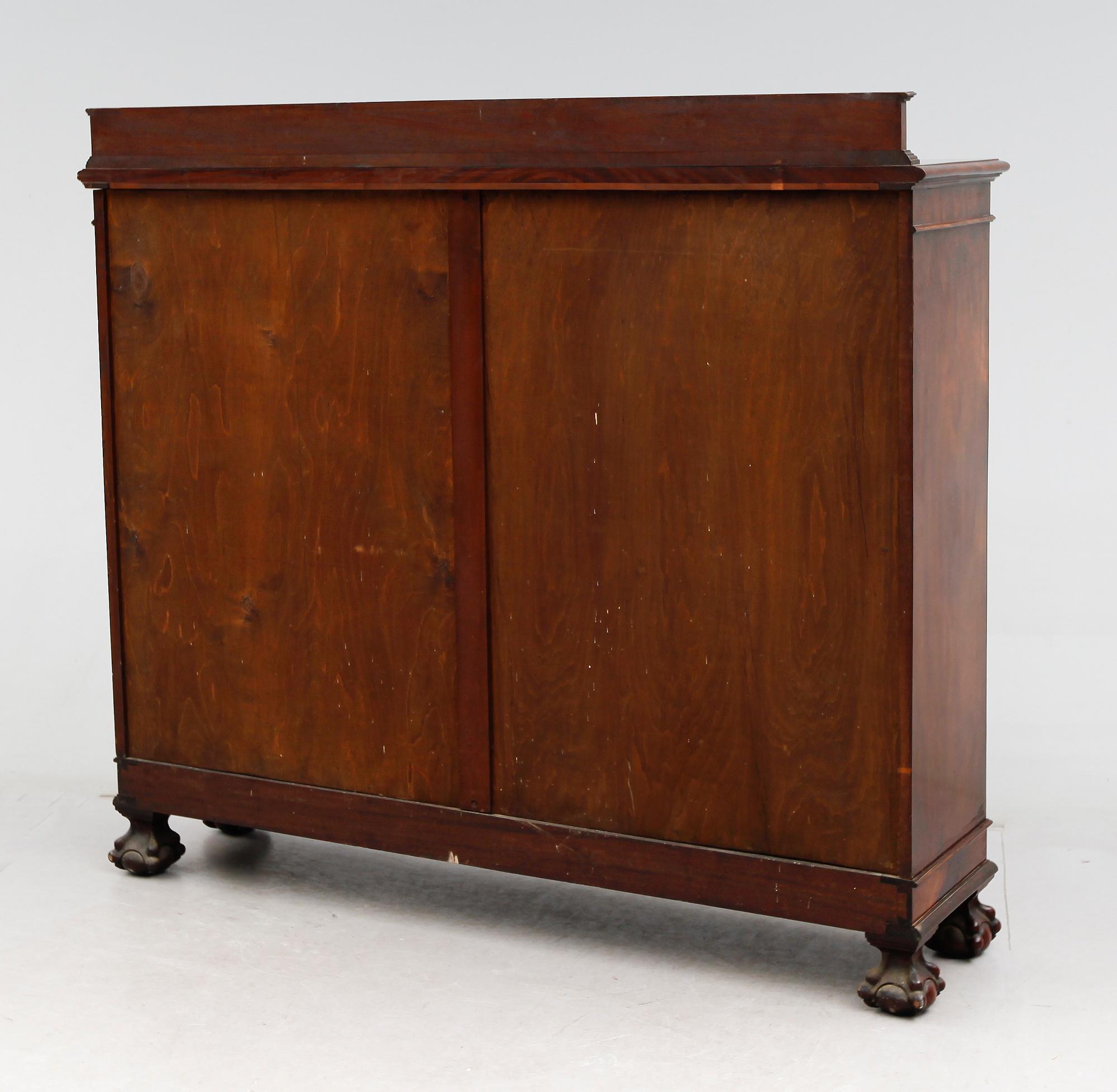 VITRINSKÅP, 1900-talets första hälft, England.