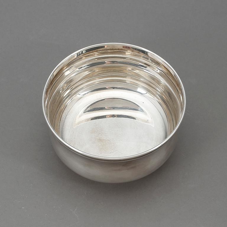 SKÅL, silver, design J Råström för CG Råström, Stockholm, 1978. Vikt ca 140 gram.