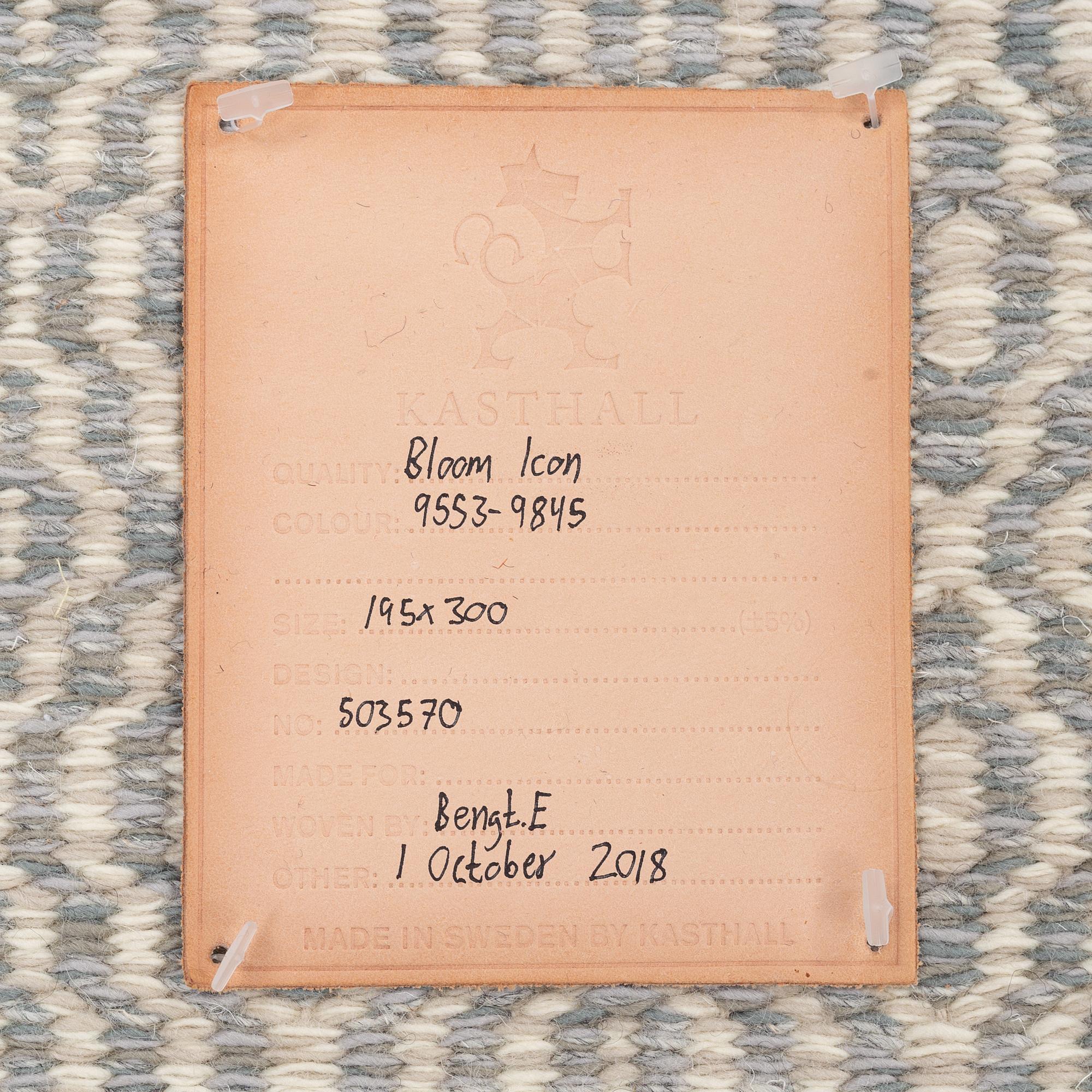 Matta, slätväv, "Bloom Icon", Kasthall, ca.302 x 196 cm.