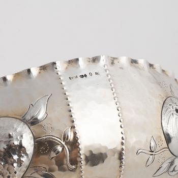 A silver bowl by AG Dufva Stockholm 1913.