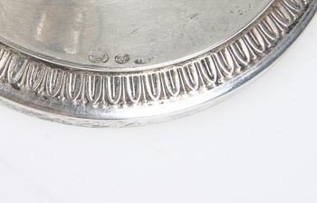 KOLONNLJUSSTAKAR, ett par, låghaltigt silver, 1900-tal.