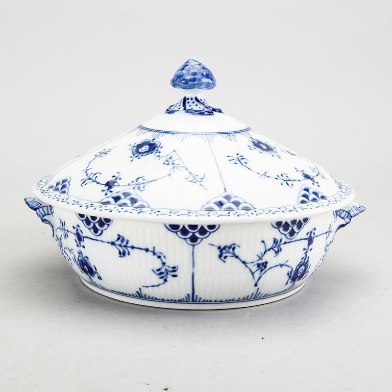 Servis 47 dlr Musselmalet halvblonde Royal Copenhagen Danmark 1900-talets andra hälft.