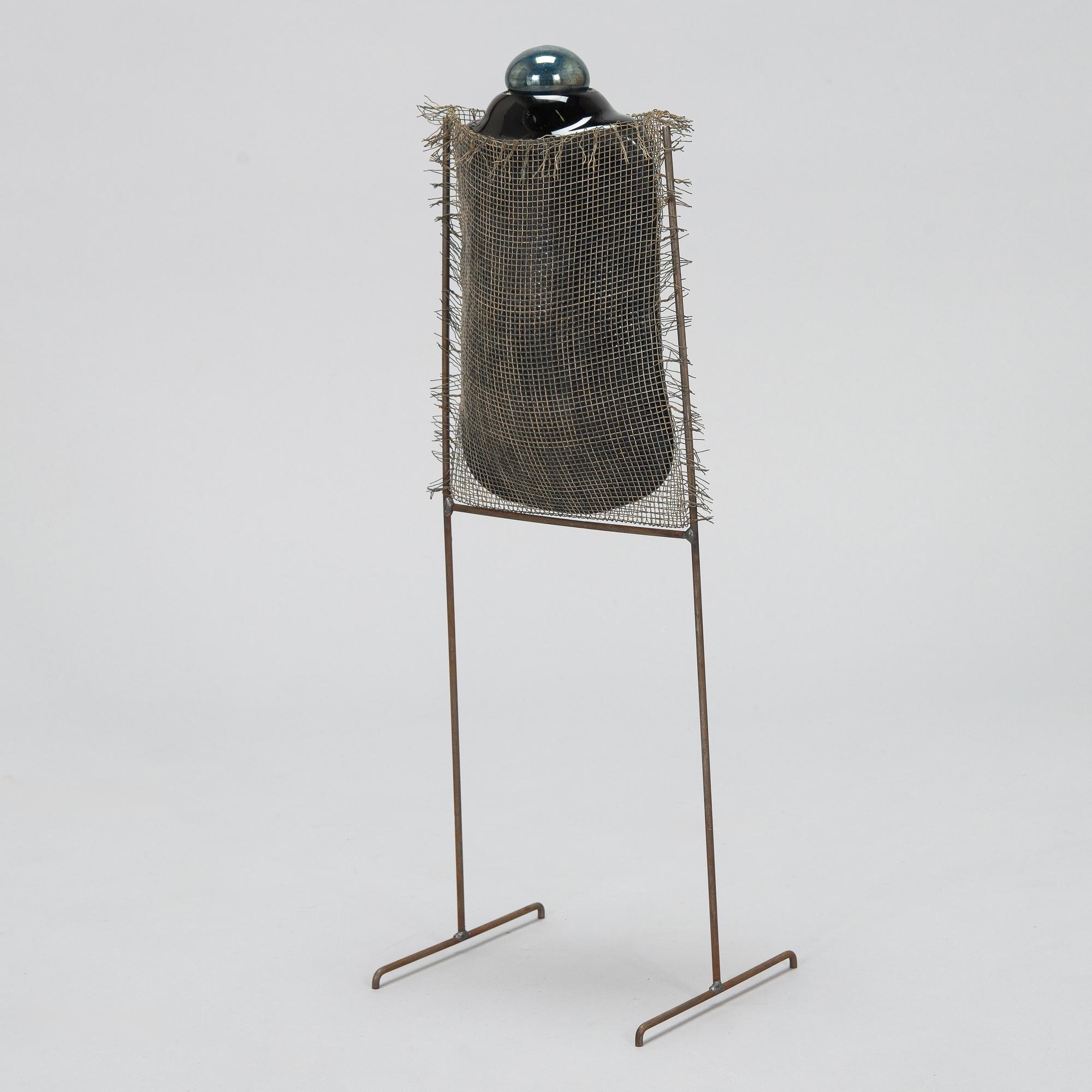 A sculpture signed Markku Salo, Nuutajärvi Notsjö 1991.