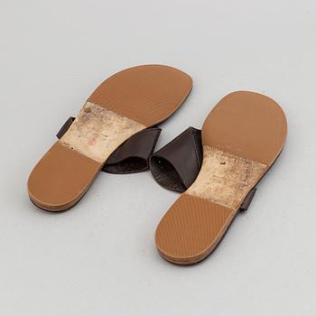 Hermès, a pair of leather sandals, size 39.