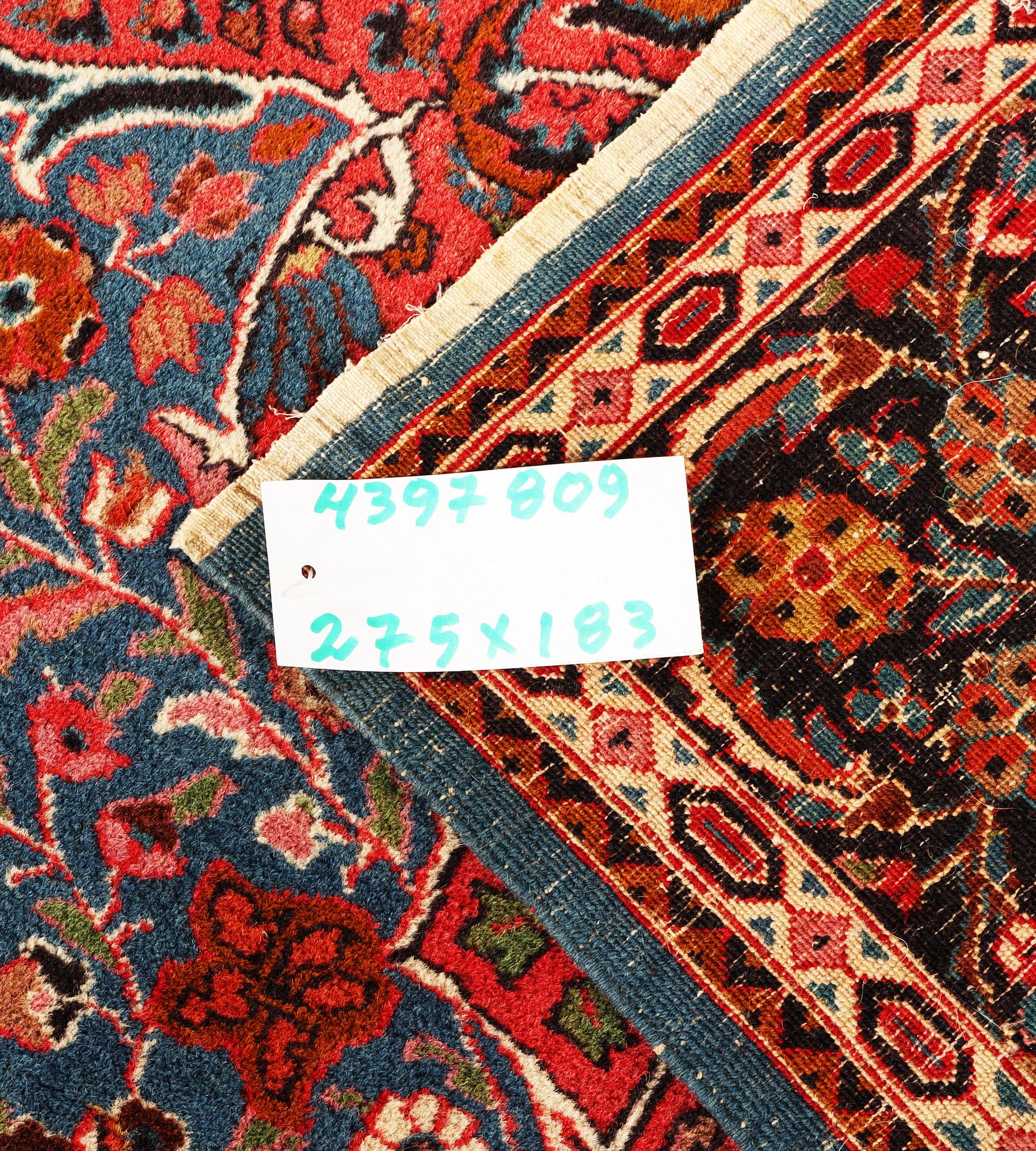 A semi-antique Keshan Carpet, a. 275 x 183 cm.