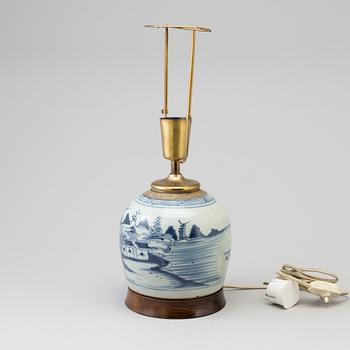 A blue and white jar, Qing dynasty, 19th Century.