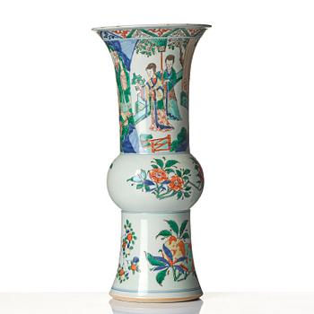 A wucai decorated vase, Qing dynasty, early Kangxi (1662-1722).