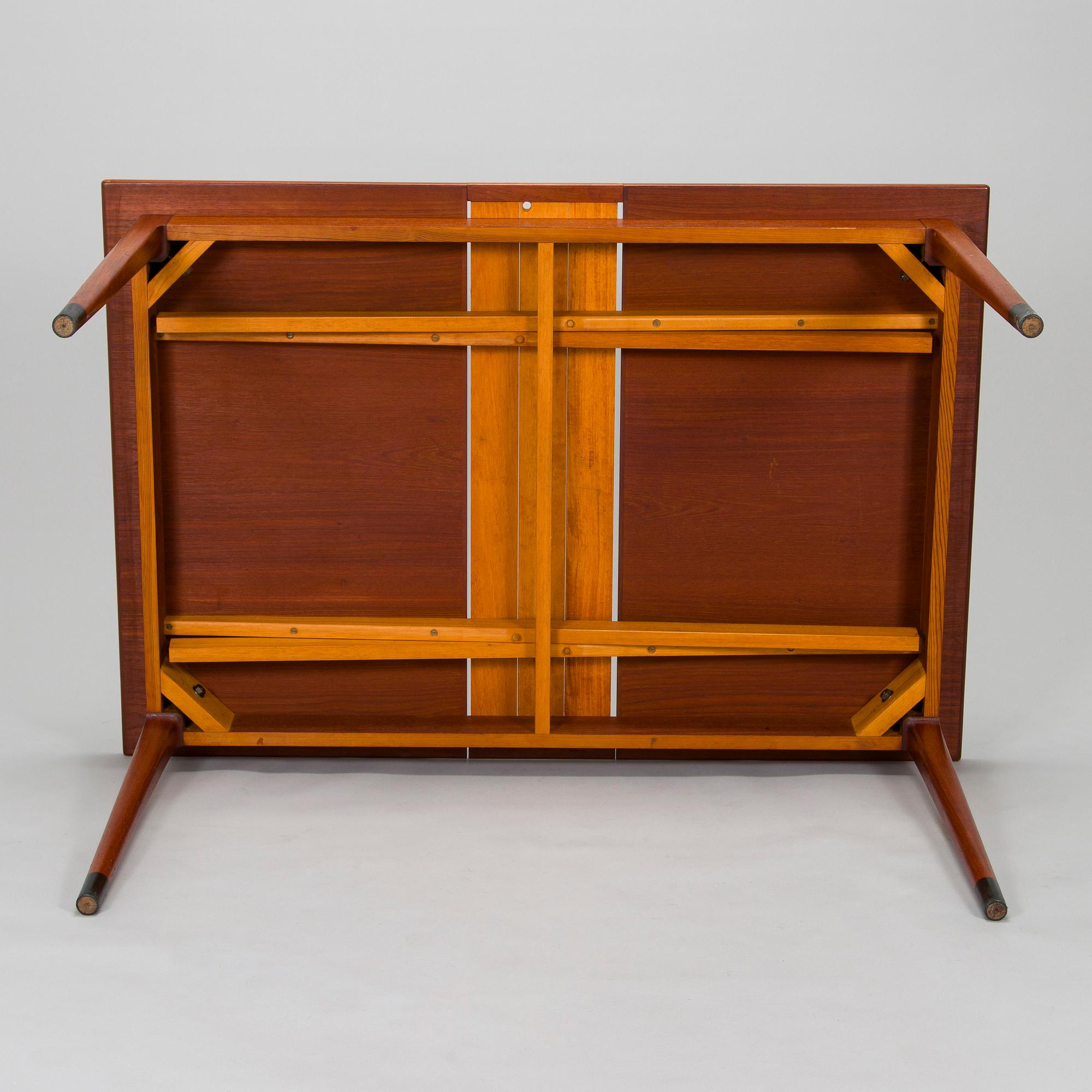 A mid 20th century dining table Niels O. Møller, J.L. Møllers Møbelfabrik, Denmark.