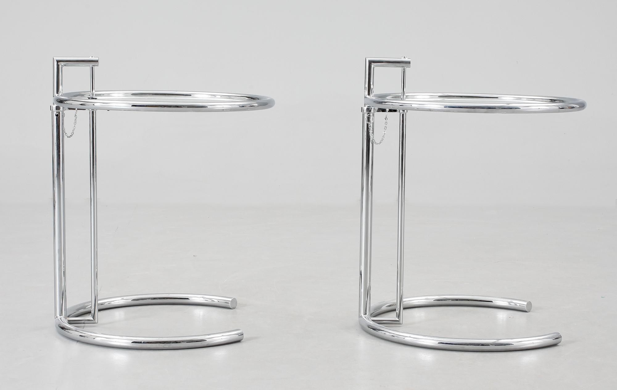SERVERINGSBORD, ett par, glas, metall, efter Eileen Gray.