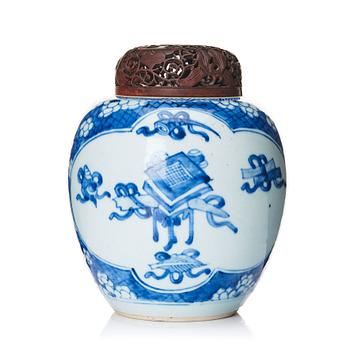 1135. A blue and white jar, Qing dynasty, Kangxi (1662-1722).