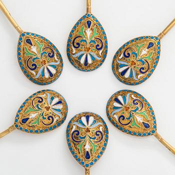 A set of six cloisonné enamel silver gilt teaspoons, Moscow 1898-1914.