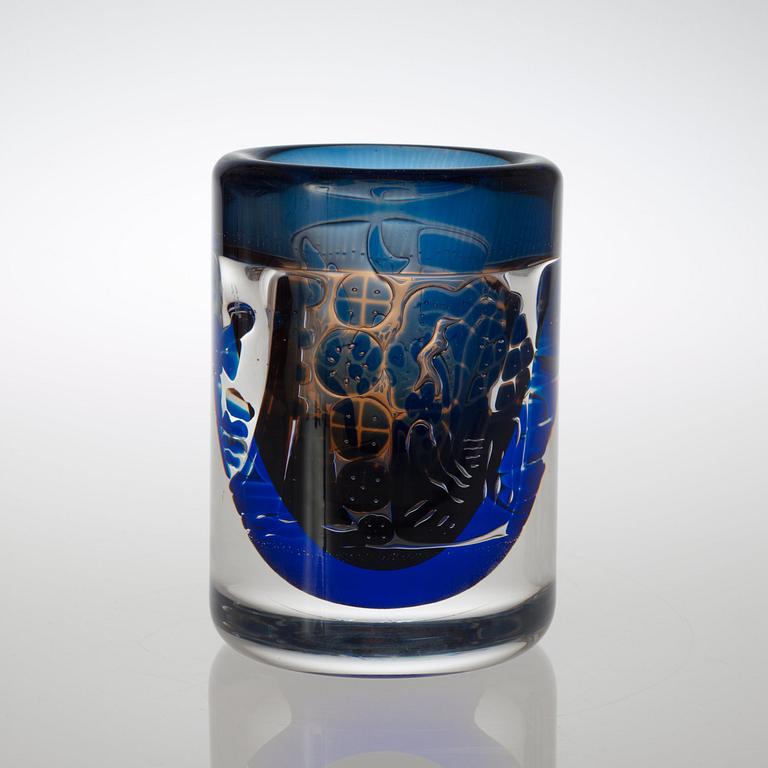 An Edvin Öhrström 'ariel' glass vase, Orrefors Gallery 1987.